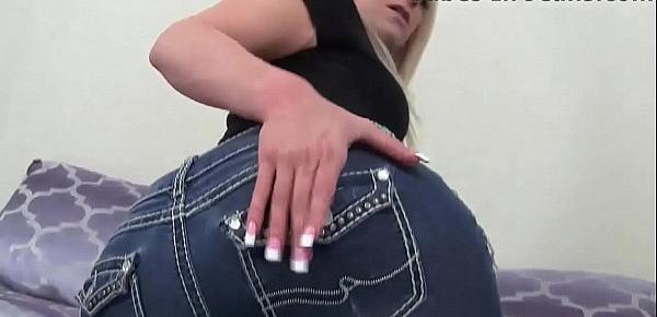  I know you sneak peeks at my ass when I wear skinny jeans JOI